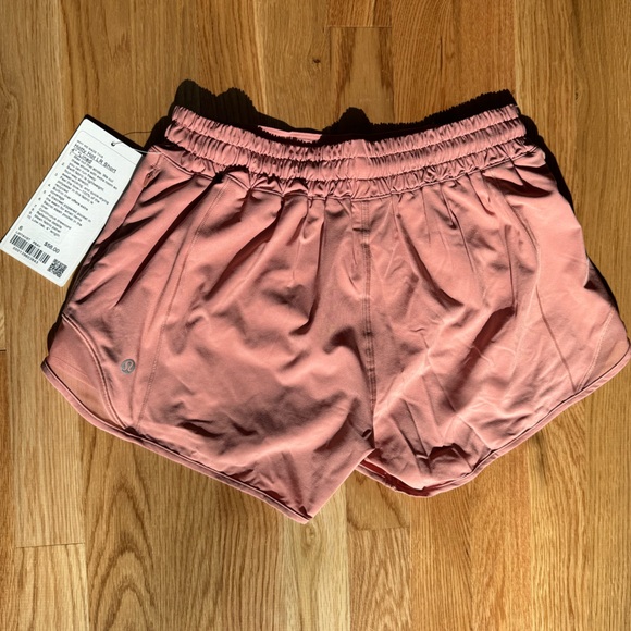 NWT lululemon hotty hot shorts 4” pink savannah size 6 - Picture 5 of 6